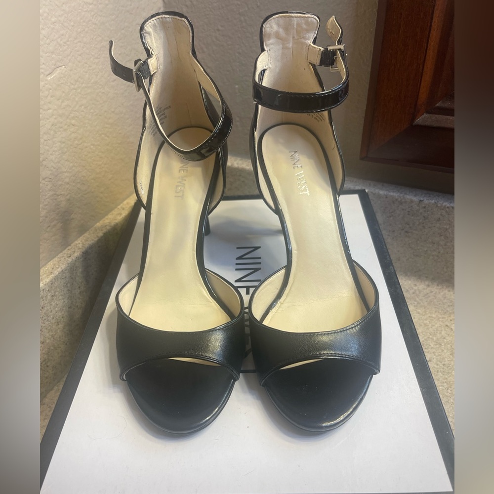 NINE WEST - STRAPPY HEEL SANDAL (Like New)